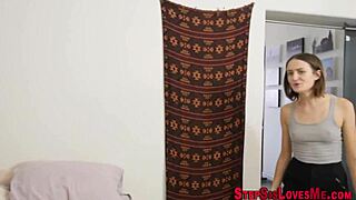 Lesbian licks stepsis while fingering in the snow