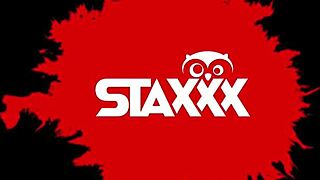 Şirin sarışın genç 18+ yaramaz oyuna hazır?