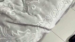 불륜 아내가 남편 전화하면서 자지 빨아