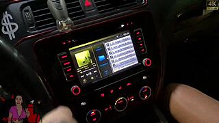 Nussi tuntemattomia kadulla kukkoldin kanssa