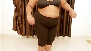 Hyderabad Pakistani Maid Shows Big Boobs.