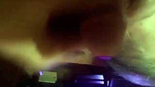 เธอดูดนิ้วโป้งหรือลิ้นเลียควยยั่วใจมากกว่านั้น?