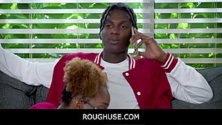 यो, देखो ये रफ फ्रीयूज ब्लैक 18+ स्टेपसिस्टर हार्ड ले रही है!