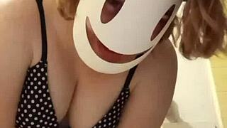 Desperate pissing in amateur setting