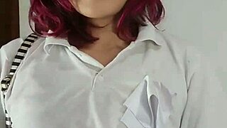 Colegiala deliciosa en uniforme suplica ayuda con notas y termina follando amateur 😍