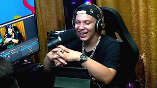 Latina Havena Cep goda dengan mainan handjob dalam podcast