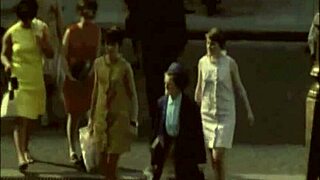 Vintage britská kráska s chlupatou píčou