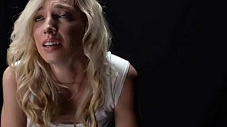 Молодая девчонка получает сперму в миссионерской позе!