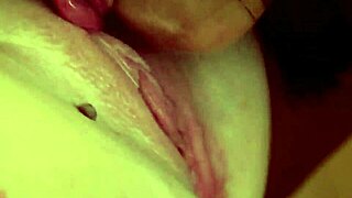 outdoor pussy licking and fingering with mature amateurs in lesbian fun