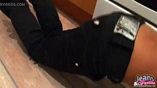 my panties peek out of skinny jeans