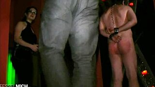 lecksklave wird gezuchtigt ausgepeitscht gefesselt und als sexsklave benutzt