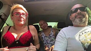 Pegamos carona com Ted e aprontamos muito na rua! 🚗