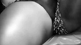 I got horny seeing my aunt's pussy