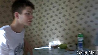 O Tatlı Kadın Mavi Gömleğini Çıkarıyor. Çılgın İntikam Seksine Hazır!