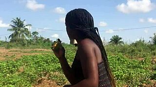 I can't believe how crazy this bitch is twerking her big ass outdoors, it's so wild