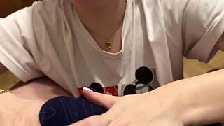 Svigermor masserer gennem trusser