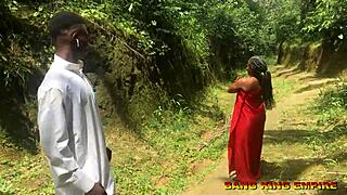 Jeg kunne ikke modstå fristelsen som præst, og hun nød min store sorte monster i den afrikanske skov