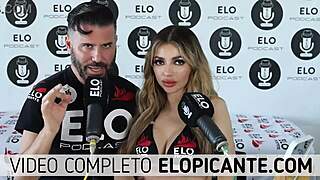 Veve Valencia Se Desnuda en la Habitación Caliente