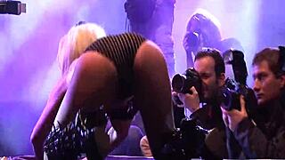 I watch stepmom's dildo show on the public stage.