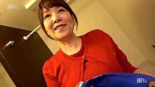 日本のスター 宮前ゆきえの裸エプロン家政婦役