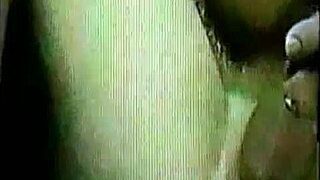 Treniral sem svojo omotično blond pastorko s igračami in prstovanjem.