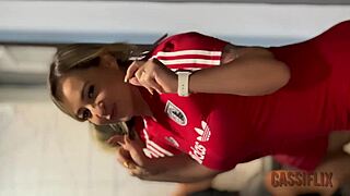 Saya beli plug anal untuk boy masukkan ke pantat saya, buat gila nafsu lengkap di Cassiflix