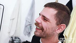 Comi meu parceiro do futebol no vestiario