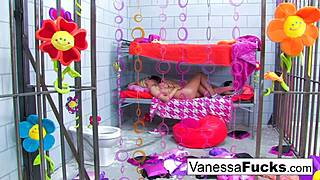 Vanessa och Natasha Nice i vild lesbknull med oralsex och fittelek!