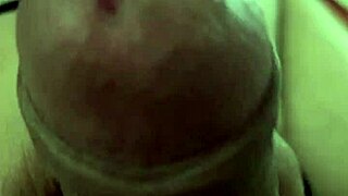 Pau duro grande melado no banheiro pra vc chupar bichinha