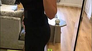 Sophie James Milf Shows Off Her Perfect Body?