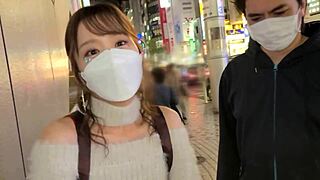 Young Japanese babe gives blowjob in car!