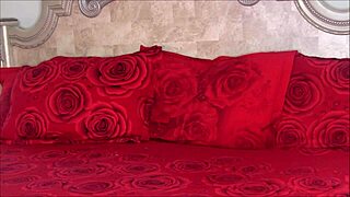 sexy milf masturbates in pajamas 😴