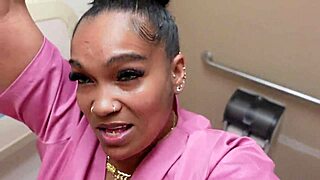 thickpaws got horny at work, masturbating her clit 😏