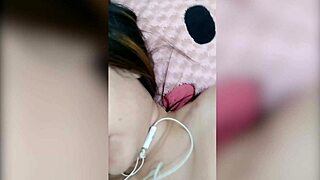 Vietnamese Webcam Girl Shows Pussy and Boobs in Chat