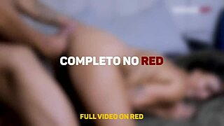 novinha dando pro entregador pirocudo