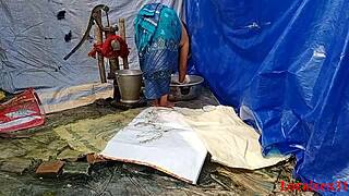 زوجة قرية ديسي تتعرض لنيك بري جامح في المزرعة