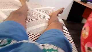 Esta Milf Me Mando A La Tienda Por Unos Tampones Por Que Esta En Sus Dias Y Yo La Espio Mientras Se Baja La Ropa Interior Que Rica Follada Le Doy Cuando Quedamos Solos