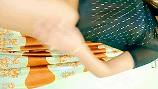 Girlfriend rides lover in homemade cumshot scene