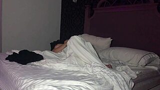 La chakalosa enjoys intense orgasm with her prima's pussy