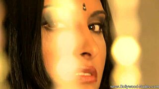 Girl from Bollywood shows her nude body