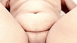 indian desi bhabhi shows big boobs and masturbates