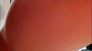 Ruiva rabuda senta no consolo abrindo a bucetinha e goza gostoso - completo no red