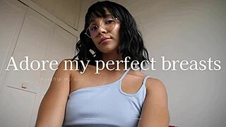 zarah lynch denies you her perfect boobs 😏