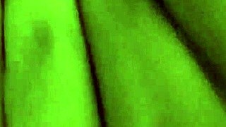 Sung sư�ng on love chair