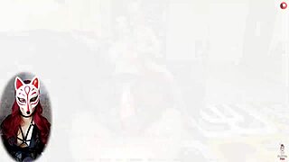 Popolna gospodinja vara z dedkom v nogavicah