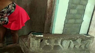 la jefa supervises work and masturbates to a nice orgasm before workers arrive