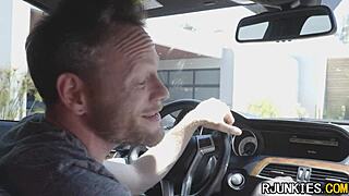 귀여운 여자 자연스러운 몸 보여줘