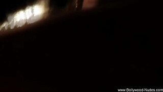 Kåt danser blir tent på natta og ertar med naken kropp 😏