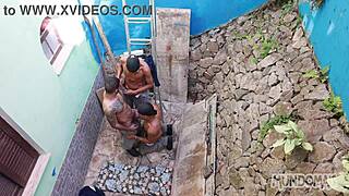 I enjoy watching this gay threesome with big cocks during lunch break in usa.