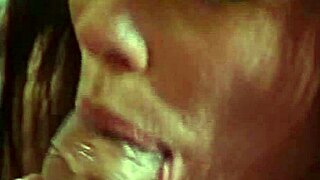 Gadis Putih Gemuk Goyang Pantat Semasa Yoga Telanjang Intens Di Gym